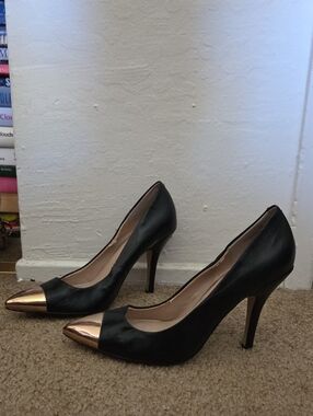Chinese Laundry Black Pumps with Gold Cap Toe